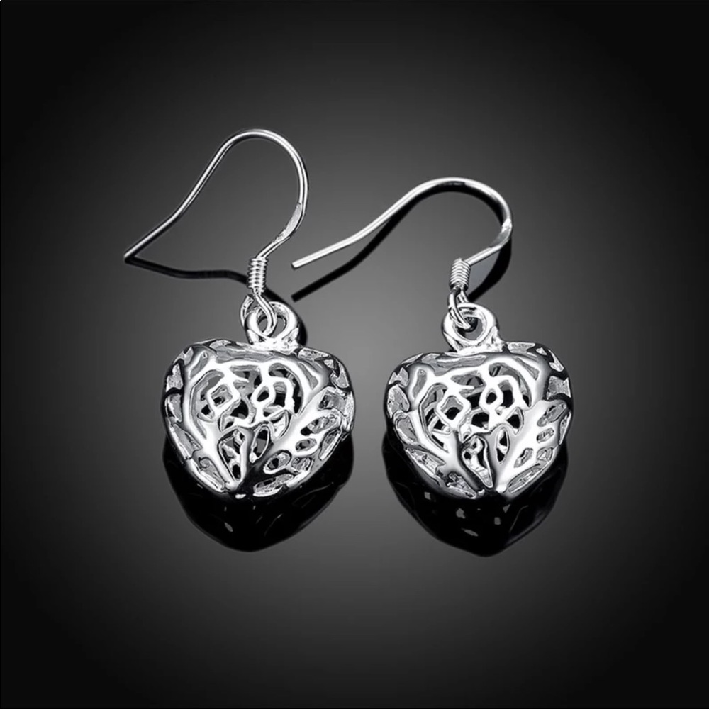 🌟 Silver Heart Drop Earrings